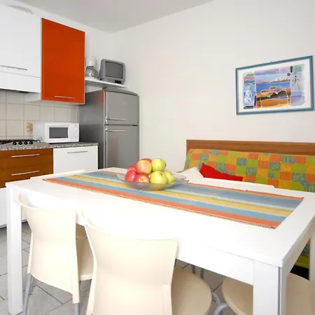 Coastal Comfort Flat Just 400m From The *