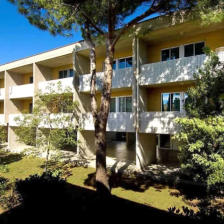 Apartment Coastal Comfort Flat Just 400m From The