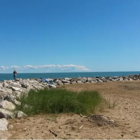 Coastal Comfort Flat Just 400m From The