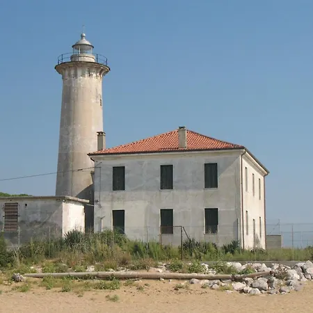 Coastal Comfort Flat Just 400m From The