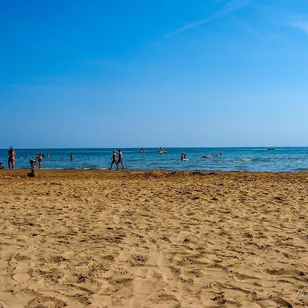 Coastal Comfort Flat Just 400m From The Apartment